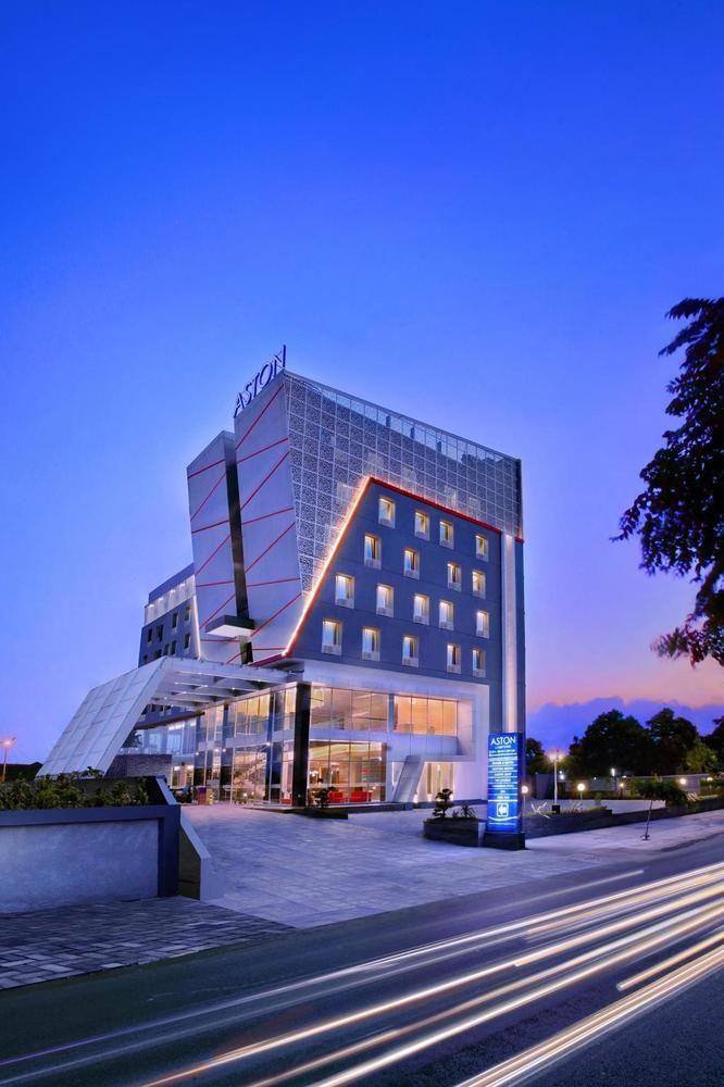 Aston Lampung City Hotel Бандар-Лампунг Екстер'єр фото